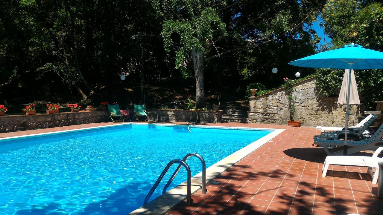 Villa La Nussa Capolona Bagian luar foto